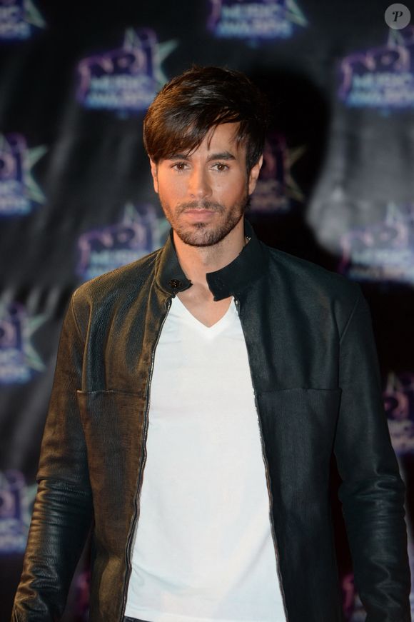 Enrique Iglesias lors de la 18ème cérémonie des "NRJ Music Awards" au Palais des Festivals à Cannes, le 12 novembre 2016. 

Photo : Rachid Bellak / Bestimage