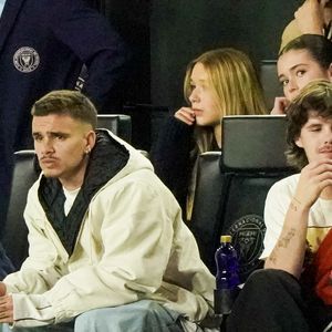 David Beckham avec Romeo Beckham, Cruz Beckham et Jackie Apostel, le 22 février 2025 à Fort Lauderdale. (Credit Image: © Debby Wong/ZUMA Press Wire)