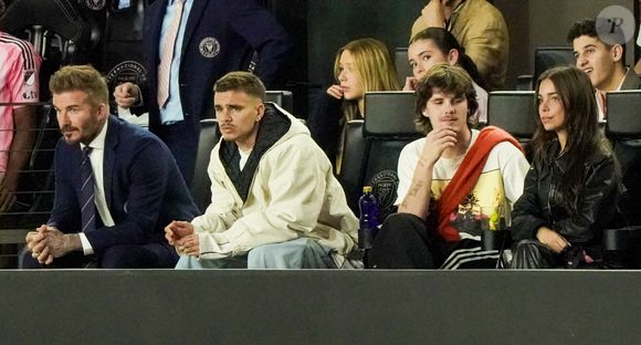David Beckham avec Romeo Beckham, Cruz Beckham et Jackie Apostel, le 22 février 2025 à Fort Lauderdale. (Credit Image: © Debby Wong/ZUMA Press Wire)