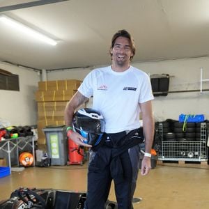 Il a été lui-même concerné de près,

Camille Lacourt - 10ème édition du Marathon Karting Jules Bianchi sur le circuit Paul Ricard en soutien à l'Association Jules Bianchi le 11 septembre 2025. © Anne-Sophie Guebey / Bestimage