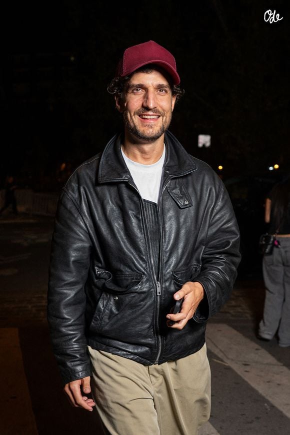 Louis Garrel à la sortie de l'after de la maison Dior au restaurant Lapérouse à Paris le 29 septembre 2026. © Pierre Perusseau / Bestimage
