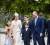 Le grand frère de Charlotte et Louis s'apprête à faire une rentrée très attendue au prestigieux Eton College.

Kate Middleton, Prince William, Prince George, Princesse Charlotte et Prince Louis arrivent à la messe de Pâques à la chapelle St George à Windsor, le 5 avril 2026. 

© Bestimage
