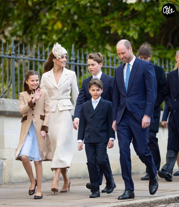 Le grand frère de Charlotte et Louis s'apprête à faire une rentrée très attendue au prestigieux Eton College.

Kate Middleton, Prince William, Prince George, Princesse Charlotte et Prince Louis arrivent à la messe de Pâques à la chapelle St George à Windsor, le 5 avril 2026. 

© Bestimage