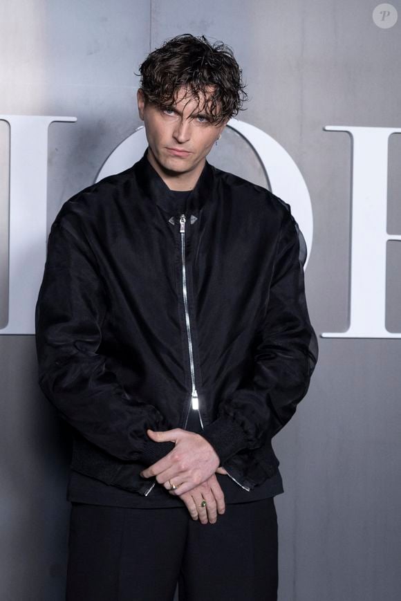 Raphael Quenard au photocall du défilé Dior Homme à l'École-Militaire lors de la semaine de la mode masculine automne/hiver 2025-2026 à Paris, France, le 24 janvier 2025. © Olivier Borde/Bestimage