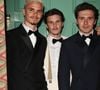 Depuis quelque temps, Brooklyn, Romeo et Cruz ont quitté le cocon familial
Brooklyn Beckham, Romeo Beckham et Cruz Beckham à l'anniversaire des 50 ans de Victoria Beckham le 20 avril 2024, au club Oswald's à Londres.