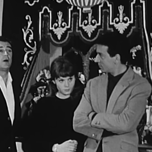 A cette époque-là, l'acteur a vécu une idylle avec Françoise Dorléac, elle aussi jeune actrice en devenir.

Françoise Dorléac, Jean-Pierre Cassel et Norbert Carbonnaux sur le tournage de La Gamberge, en 1960. Photo : INA/Youtube