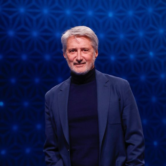 Antoine de Caunes - Enregistrement de l'émission "La Boîte à secrets", au Studio du Lendit, présentée par F.Bollaert et diffusée le 24 janvier sur France 3. Le 16 décembre 2024
© Christophe Clovis / Bestimage