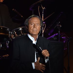 Julio Iglesias sur la scène du Sporting à Monaco à l'occasion du Monte-Carlo Sporting Summer Festival le 29 juillet 2016 © Lionel Urman / Bestimage