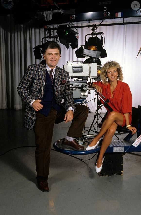 En France à Paris, Evelyne Dhéliat et Michel Touret sur le plateau de l'émission "Ravi de vous voir". Le 7 août 1986
© Jean-Claude Colin via Bestimage