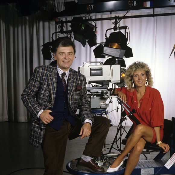 En France à Paris, Evelyne Dhéliat et Michel Touret sur le plateau de l'émission "Ravi de vous voir". Le 7 août 1986
© Jean-Claude Colin via Bestimage