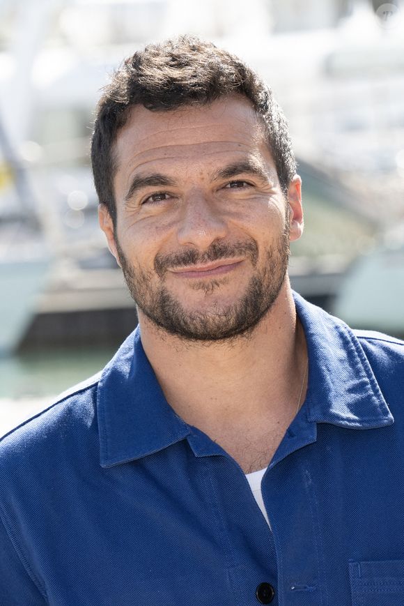 Amir Haddad participe au photocall de La Belle et le Boulanger lors du 27ème Festival de la Fiction de La Rochelle le 17 septembre 2025 à La Rochelle, France.Photo by David NIVIERE/ABACAPRESS.COM