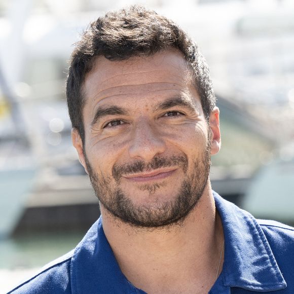 Amir Haddad participe au photocall de La Belle et le Boulanger lors du 27ème Festival de la Fiction de La Rochelle le 17 septembre 2025 à La Rochelle, France.Photo by David NIVIERE/ABACAPRESS.COM
