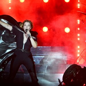 Santa, chanteuse, autrice, compositrice et productrice niçoise, en concert sur la scène Masséna durant la dernière soirée du Nice Jazz Fest 2025, le 27 juillet 2025. © Bruno Bebert/Bestimage