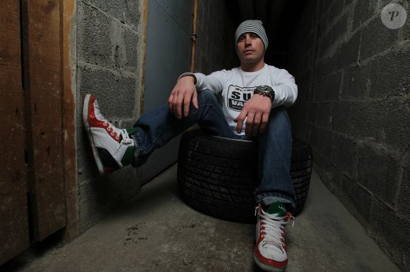 EXCLUSIF - Le champion du monde de ski acrobatique français Colas Guilbaut pose pour notre photographe à Grenoble, France, le 26 décembre 2010. Photo by Christophe Pallot/Agence Zoom/ABACAPRESS.COM