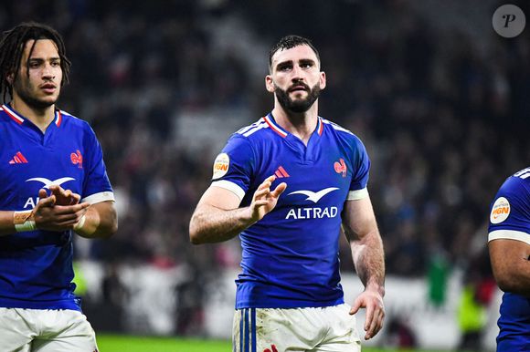 Charles Ollivon joue ce samedi contre l'Angleterre au Stade de France.

Charles Ollivon (France) - Match du tournoi des Six Nations "France - Italie (33-8)" à Villeneuve d'Ascq, le 22 février 2026.
© Baptiste Autissier / PsnewZ / Bestimage