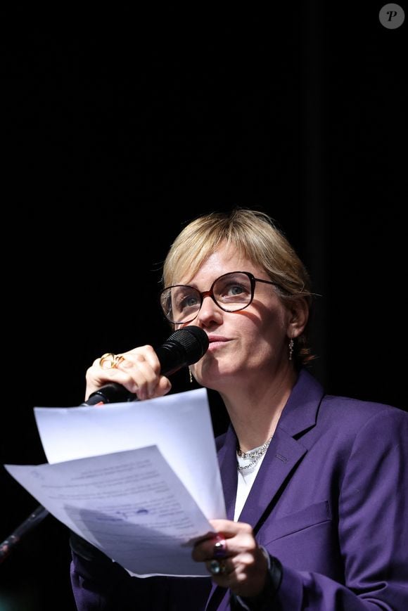 L'actrice française Judith Godreche participe à un rassemblement contre l'extrême droite, place de la République à Paris, le 3 juillet 2024, Paris, le 3 juillet 2024 © Stéphane Lemouton / Bestimage