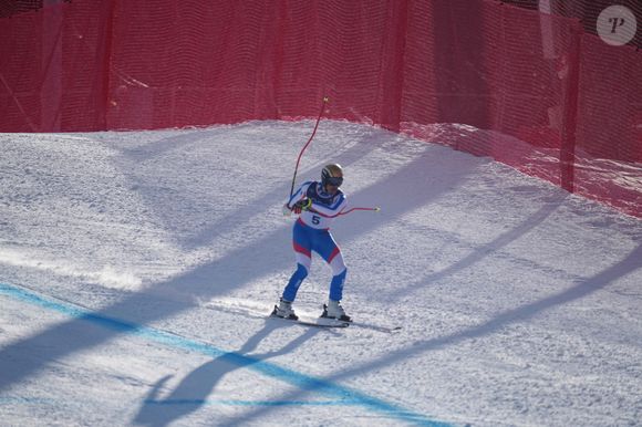 Nils Alphand (France) participe à la finale de la descente masculine de ski alpin lors de la première journée des Jeux Olympiques d'hiver de Milan-Cortina 2026 au centre de ski alpin de Stelvio à Bormio, en Italie. © Ulrik Pedersen/CSM via ZUMA Press Wire/Bestimage
