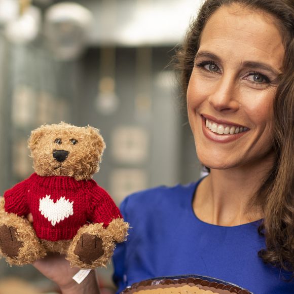 Clémence Castel, habillée par le chocolatier Nicolas Morin et la styliste Flory Brisset lors d'un essayage en prévision du défilé du salon du chocolat 2022 à Paris, France, le 21 octobre 2022. © Pierre Perusseau/Bestimage