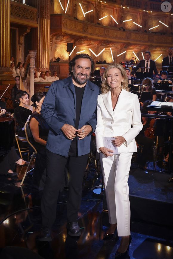 Exclusif - Claire Chazal, André Manoukian lors de l'enregistrement de l'émission Le Grand Echiquier - Spécial Claude François présentée par C.Chazal et A.Manoukian et diffusée le 13 janvier sur France, à l'Opéra royal du château de Versailles, accompagné par l'Orchestre de l'Opéra Royal à Versailles, France, le 16 septembre 2025. Jack Tribeca/Bestimage