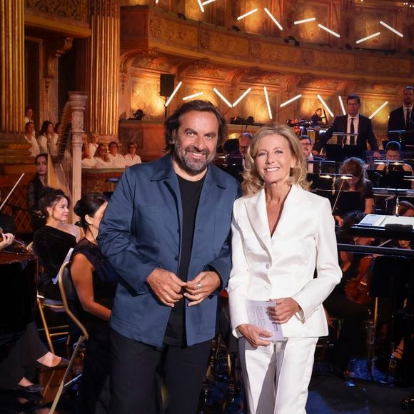 Exclusif - Claire Chazal, André Manoukian lors de l'enregistrement de l'émission Le Grand Echiquier - Spécial Claude François présentée par C.Chazal et A.Manoukian et diffusée le 13 janvier sur France, à l'Opéra royal du château de Versailles, accompagné par l'Orchestre de l'Opéra Royal à Versailles, France, le 16 septembre 2025. Jack Tribeca/Bestimage