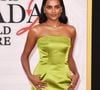 Il y a même du sang neuf dans les couloirs de "Runway" ! Simone Ashley, révélée par "La Chronique des Bridgerton", rejoint notamment le casting comme nouvelle assistante.

Simone Ashley arrive à la première du film "Le diable s'habille en Prada 2" le 20 avril 2026 à New York.

©Bestimage