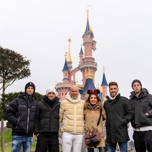 Zinédine Zidane avec sa femme Véronique et leurs fils Enzo Zidane, Luca Zidane, Elyaz Zidane, Théo Zidane - People au 30ème anniversaire du parc d'attractions Disneyland Paris à Marne-la-Vallée le 5 mars 2022. © Disney via Bestimage