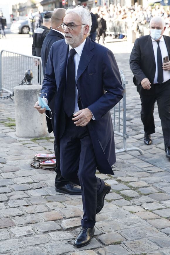 Pascal Praud - Arrivées à la messe funéraire en hommage à Bernard Tapie en l'église Saint-Germain-des-Prés à Paris. Le 6 octobre 2021
© Jacovides-Moreau / Bestimage