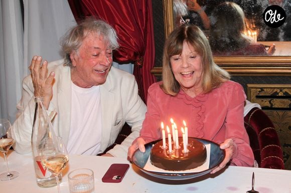 Exclusif - Hervé Vilard et Chantal Goya - Chantal Goya fête son anniversaire, 84 ans, au Bar des Prés à Paris le 10 juin 2026.

© Philippe Baldini / Bestimage