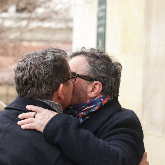 Laurent Mariotte et des invités assistant à la cérémonie d'enterrement de Jean-Luc Petitrenaud à l'église Saint-Pierre du Gros Caillou dans le 7e arrondissement de Paris, France, le 17 janvier 2025. Jean-Luc Petitrenaud, critique gastronomique et personnalité de la télévision française, est décédé le 10 janvier à l'âge de 74 ans. Photo par Nasser Berzane/ABACAPRESS.COM
