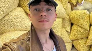 A 19 ans et avec seulement 100 euros en poche, ce jeune entrepreneur lance son pop-corn sain !