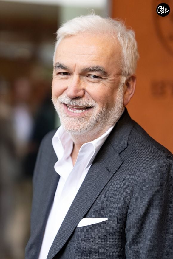 Pascal Praud au photocall du village lors des Internationaux de France de Tennis de Roland Garros 2026, à Paris, France, le 5 juin 2026. © Jacovides-Moreau/Bestimage