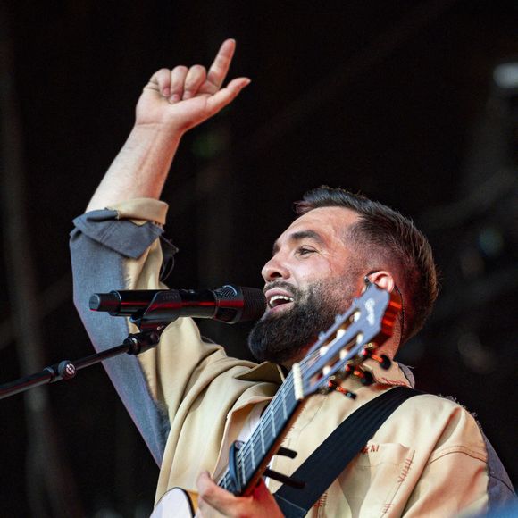 Kendji Girac en concert lors du festival de musique du Printemps de Perouges au Chateau de Saint-Maurice-de-Remens le 29 juin 2025. © Sandrine Thesillat / PsNewZ / Bestimage