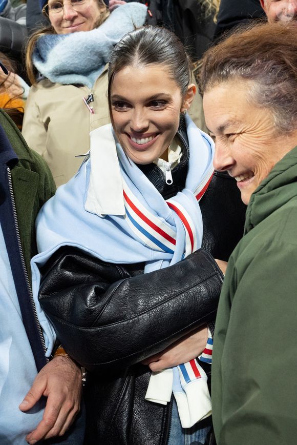 Iris Mittenaere a dévoilé l'intérieur de sa chambre située dans l'hôtel où elle loge.

Iris Mittenaere lors du match de rugby du Tournoi des Six Nations France contre Angleterre au Stade de France à Saint-Denis le 14 mars 2026.