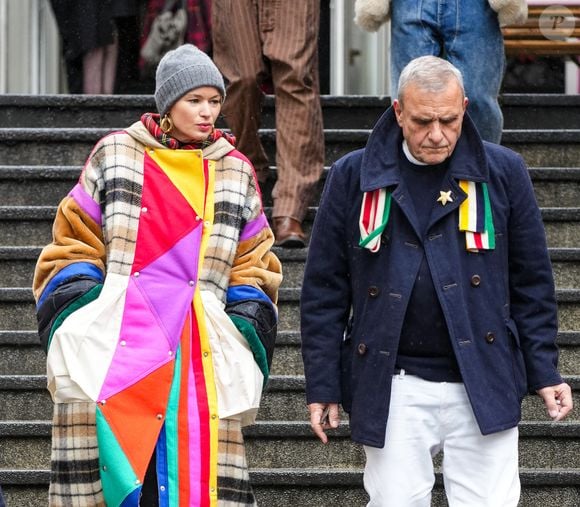 Pauline de Drouas et Jean-Charles de Castelbajac assistent au défilé Vivienne Westwood Womenswear Fall/Winter 2024-2025 dans le cadre de la semaine de la mode à Paris le 2 mars 2024 à Paris, France.