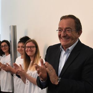 Et cela n'était plus arrivé depuis Jean-Pierre Pernaut de son vivant.

Jean-Pierre Pernaut lors du tournage de l'émission "Votre plus beau marché de France" à Montbrison le 14 juin 2019.

© Frédéric Chambert / Panoramic / Bestimage