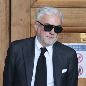 Tous deux fans du FC Nantes – club qui a marqué leur jeunesse – ils ont même travaillé pour le club. Depuis 2020, elle en est la directrice des ressources humaines, tandis que lui avait été directeur général délégué chargé de la communication et du marketing en 2008.

Pascal Praud - Sorties des obsèques de Philippe Labro en l'église de Saint-Germain-des-Prés à Paris le 13 juin 2025. © Dominique Jacovides - Christophe Clovis / Bestimage