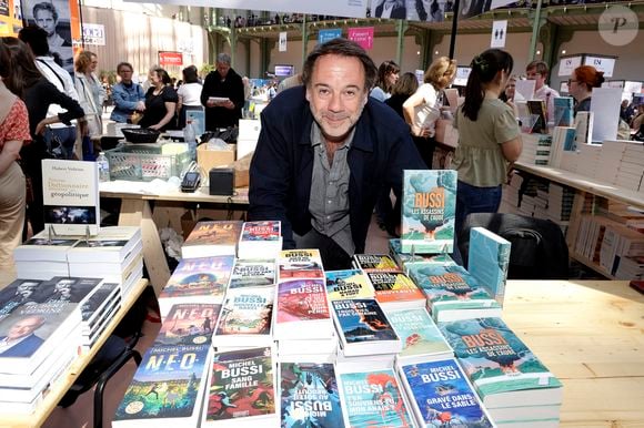 Michel Bussi - Festival du Livre de Paris 2025 au Grand Palais à Paris le 11 avril 2025.
© Cédric Perrin / Bestimage