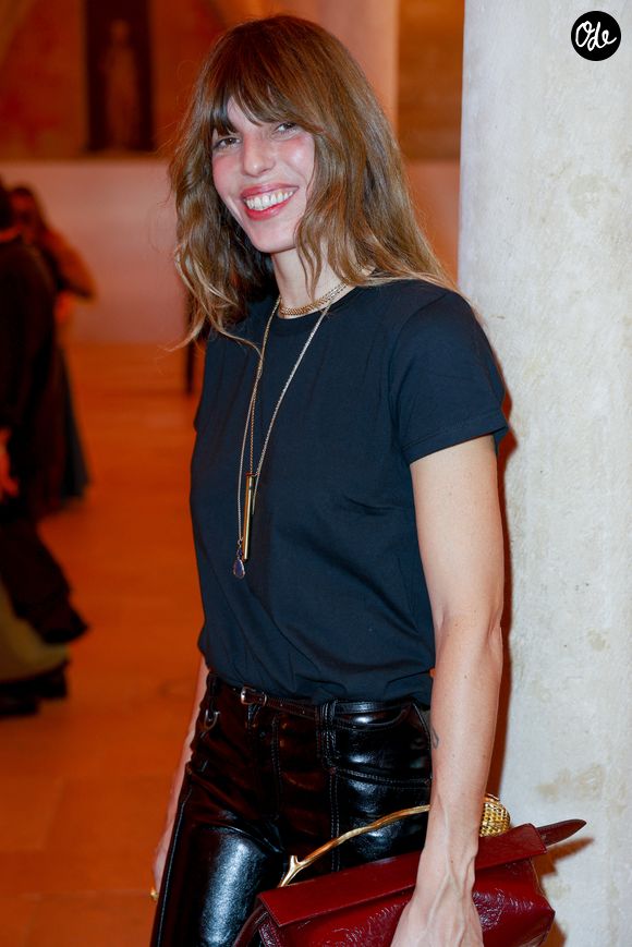 partage une parenthèse enchantée avec son jeune garçon,

Lou Doillon au défilé AJE "Collection Femme Prêt-à-Porter Printemps/Eté 2026" lors de la Fashion Week de Paris (PFW) le 6 octobre 2026 © Christophe Aubert / Bestimage