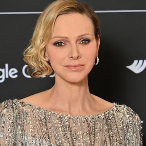 La princesse Charlene de Monaco durant la soirée du Monaco E-Prix 2026 à l'hôtel de Paris à Monaco, le 17 mai 2026. Lors du dîner, Alejandro Agag, le fondateur et président de Formula E, a convié sur scène le prince Albert II de Monaco et la princesse Charlene pour remettre le prix du meilleur pilote du week-end. C'est le néerlandais, Nyck de Vries qui a reçu son trophée des mains du couple princier. © Bruno Bebert / Bestimage