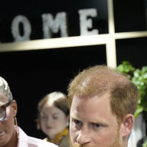 L'époux de Meghan Markle en a profité pour aller rendre visite à son père.

Le duc de Sussex lors d'une visite pour participer à une table ronde sur l'impact positif de l'action sociale sur la santé mentale avec quatre jeunes impliqués dans le Prix Diana, à Salisbury Square, au centre de Londres. © PA Photos/ABACA