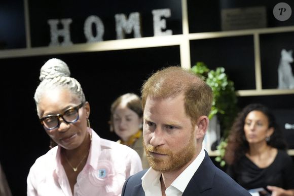 L'époux de Meghan Markle en a profité pour aller rendre visite à son père.

Le duc de Sussex lors d'une visite pour participer à une table ronde sur l'impact positif de l'action sociale sur la santé mentale avec quatre jeunes impliqués dans le Prix Diana, à Salisbury Square, au centre de Londres. © PA Photos/ABACA