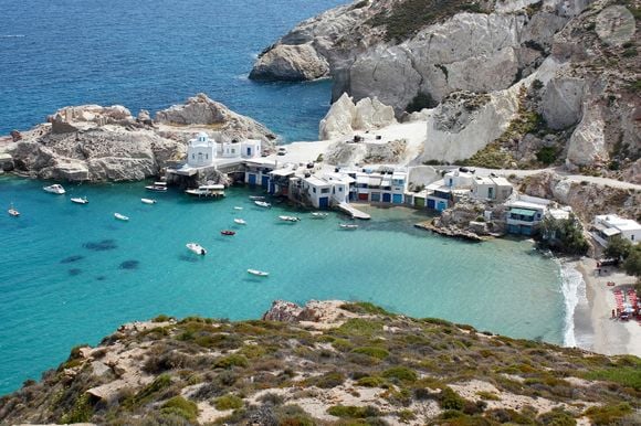 Une île grecque est à vendre aux enchères.