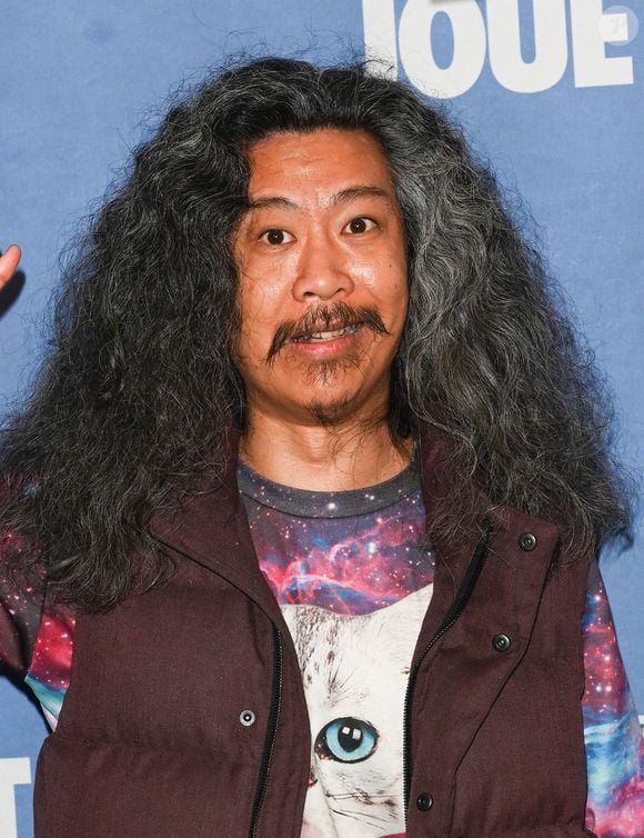 Bun Hay Mean, humoriste prometteur du Jamel Comedy Club, est décédé après une chute accidentelle depuis son balcon. 

Bun Hay Mean - Avant-première du film "Le Nouveau Jouet" au Grand Rex à Paris © Coadic Guirec/Bestimage