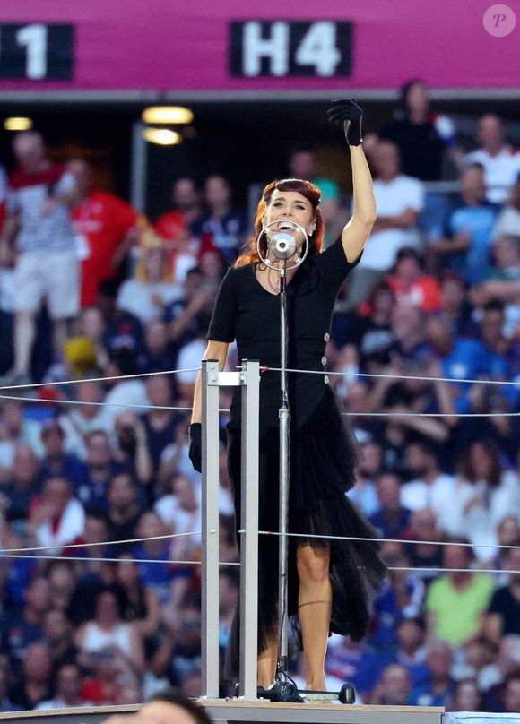 Mais elle ajoute qu'elle devrait bientôt se sentir mieux.

Zaz - Cérémonie d'ouverture de la Coupe du Monde de Rugby France 2023 avant le match de la Poule A entre la France et la Nouvelle-Zélande au Stade de France à Saint-Denis le 8 septembre 2023. © Dominique Jacovides/Bestimage