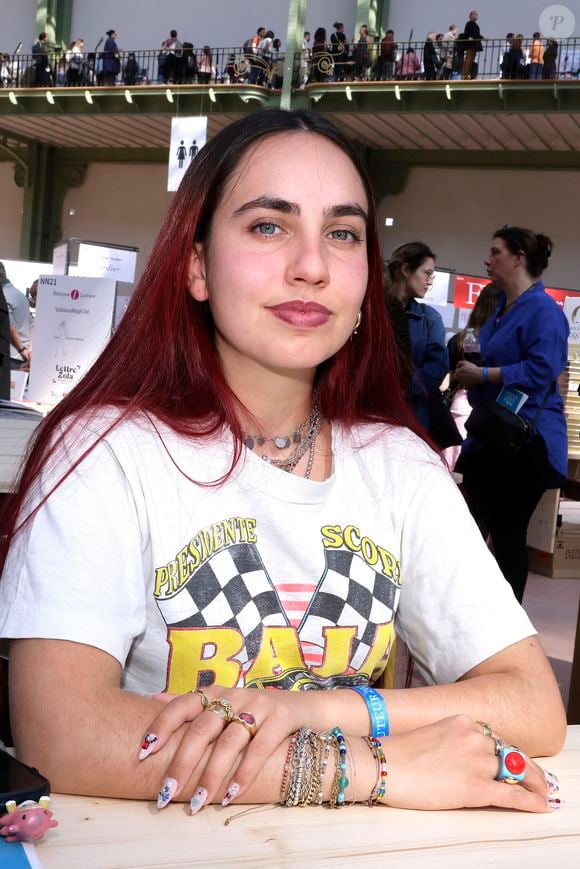 Aël Pagny, fille de Florent Pagny, au Festival du Livre de Paris 2025 au Grand Palais à Paris le 11 avril 2025. Crédit Cédric Perrin / Bestimage