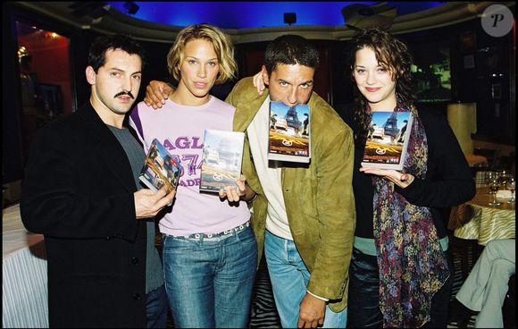 Archives - Frédéric Diefenthal, Emma Sjoberg, Samy Naceri, Marion Cotillard lors du lancement de la vidéo "Taxi 2" en 2000  COADIC GUIREC / BESTIMAGE