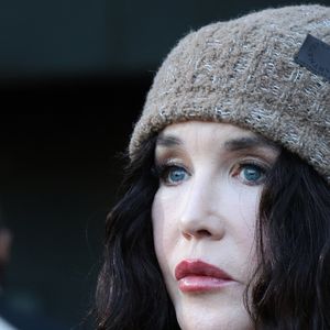 Isabelle Adjani - Les célébrités au défilé Stella McCartney "Collection Prêt-à-Porter Automne/Hiver 2025-2026" lors de la Fashion Week de Paris (PFW), le 5 mars 2025.