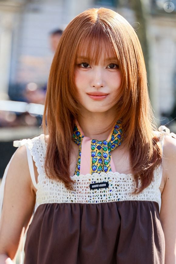 Momo (Momo Hirai) aux arrivées au défilé Miu Miu Collection Femme Prêt-à-Porter Automne/Hiver 2026-2027 lors de la Fashion Week de Paris (PFW) au palais d'lena conseil Economique, social et environnemental, à Paris, France, le 10 mars 2026. © Denis Guignebourg/Bestimage
