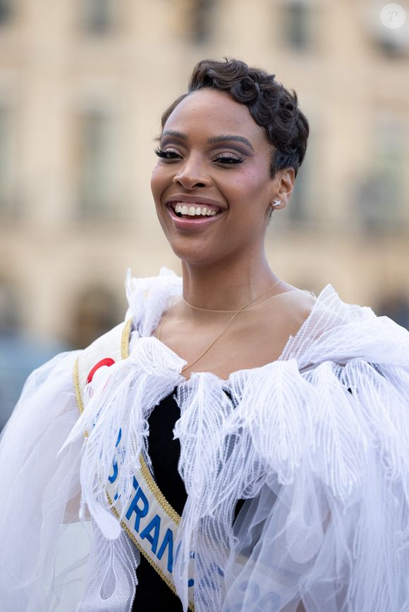 Angélique Angarni-Filopon (Miss France 2025) - Célébrités au défilé Yanina Couture lors de la Paris Fashion Week - Haute Couture Printemps / Été 2025, Paris, France, 28 Janvier 2025. © Jeremy Melloul / Bestimage
