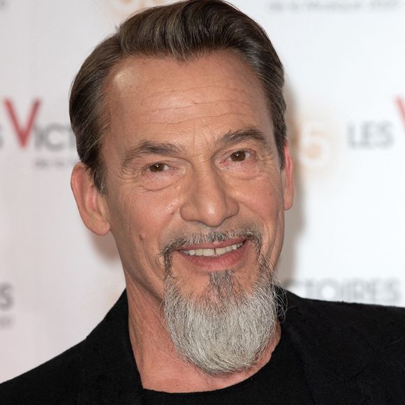 Avec une carrière de plus de 30 ans, Florent Pagny a enchaîné les succès avec des titres comme "Ma liberté de pensée" ou "Savoir aimer"...

Florent Pagny participe au photocall des 35e Victoires de la Musique à la Seine Musicale à Boulogne-Billancourt, France. Photo David Niviere/Abaca